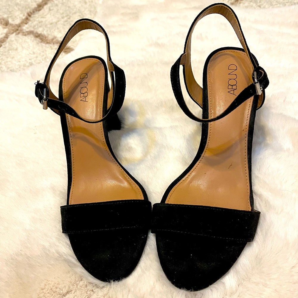 Women black sandal size 6
